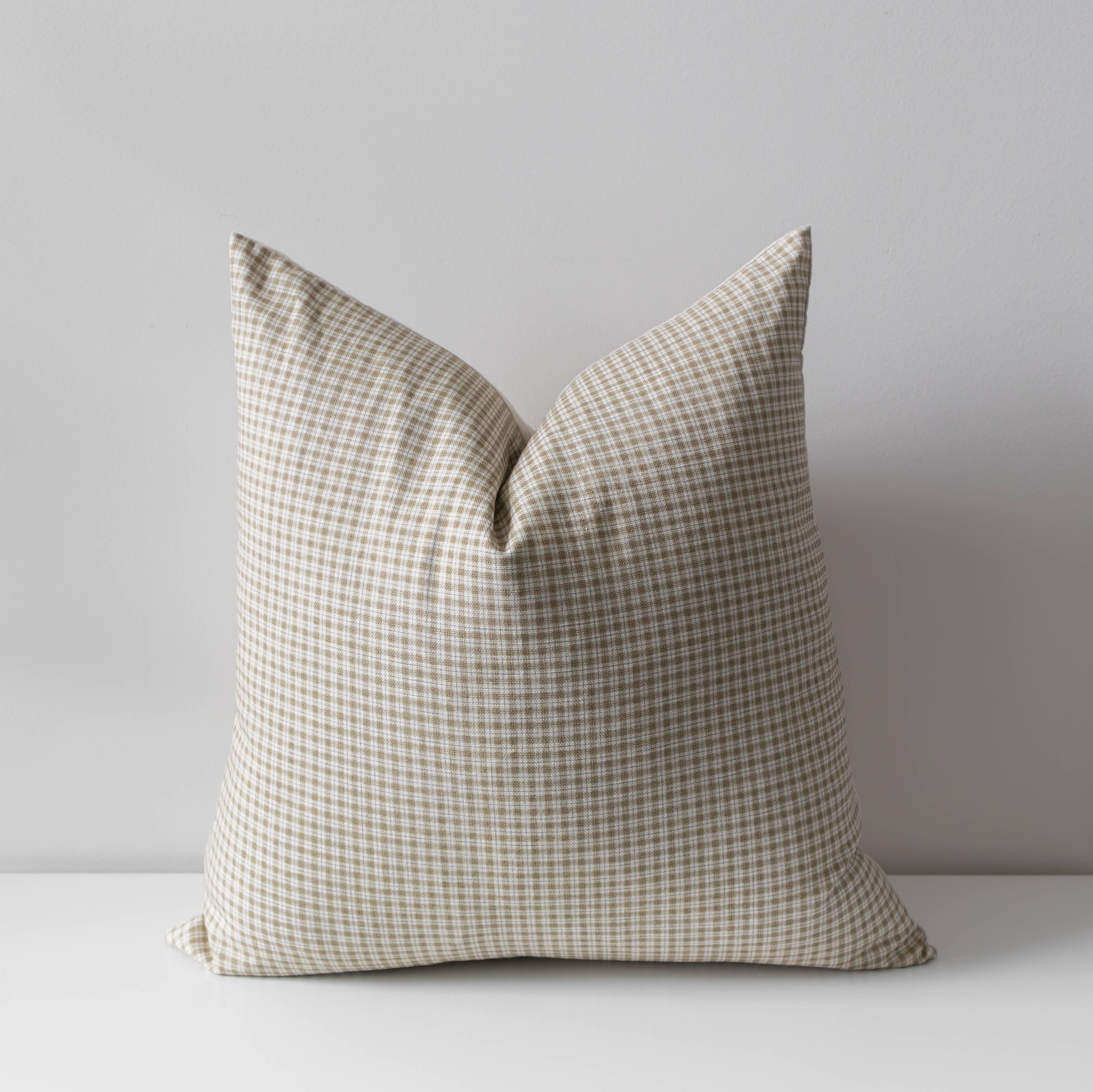 Blankets & Throw Pillows