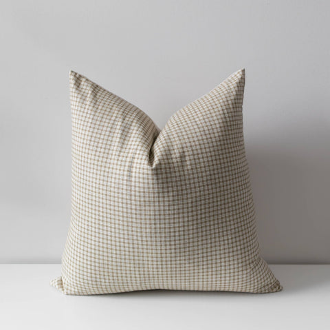 Blankets & Throw Pillows