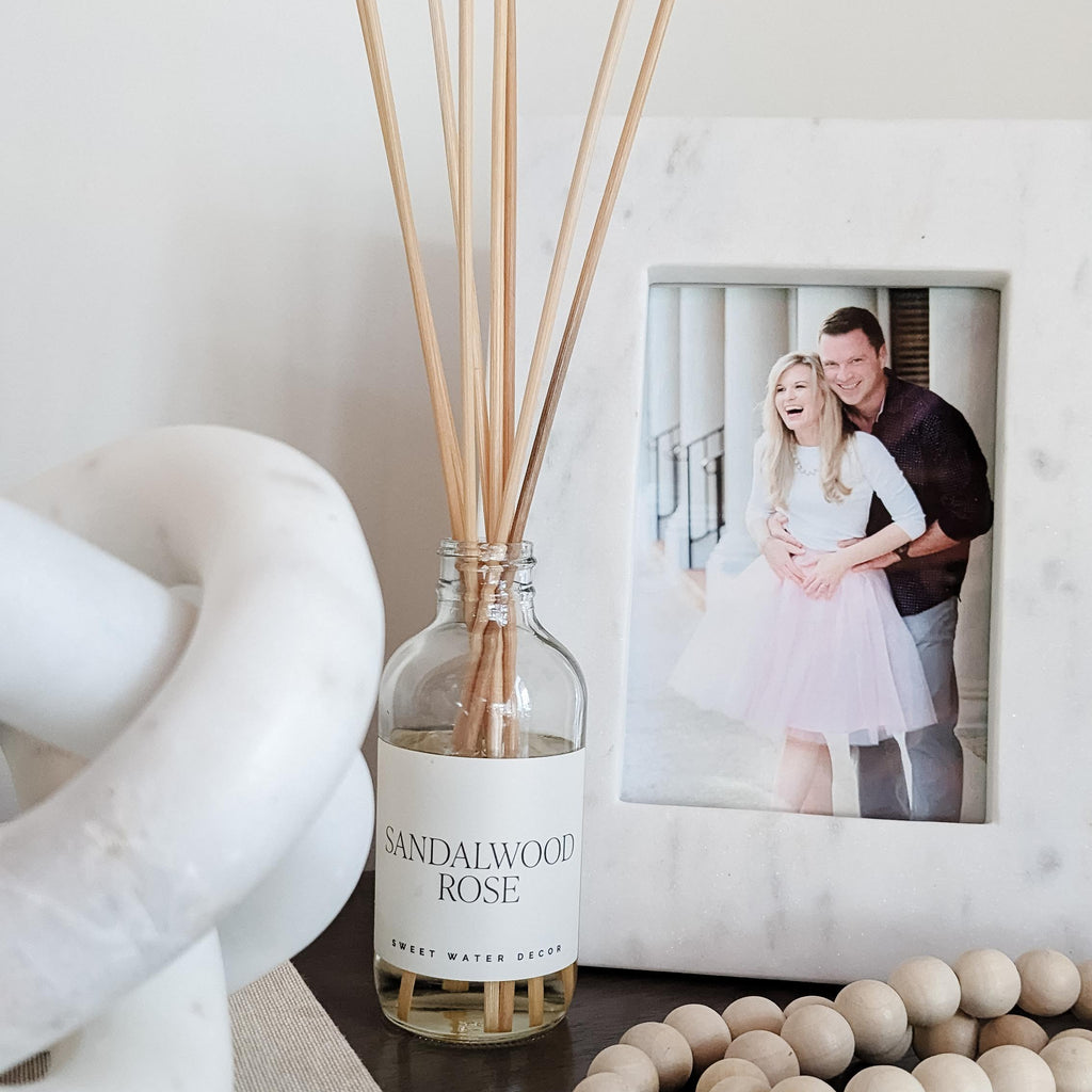 white marble frame with family photo