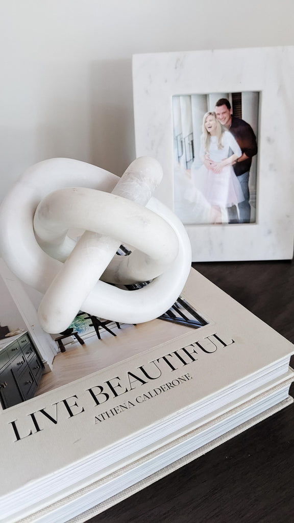 white marble knot