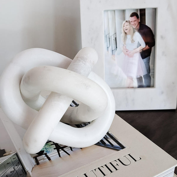white marble knot